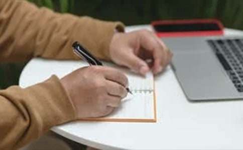 冬奥会冰壶比赛：投壶擦冰配合太精彩了